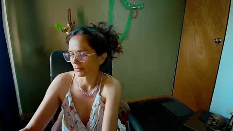 Snapshot of slavefuck chatting on December 10, 9:54 pm SlaveFuck online show from December 10, 9:54 pm