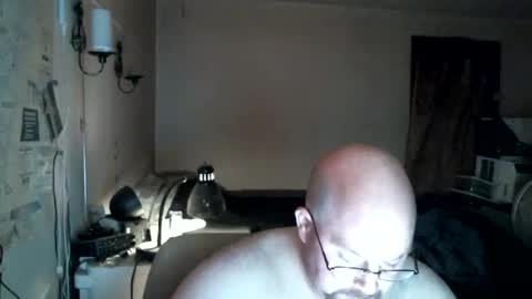 Snapshot of slavejim518 chatting on December 1, 12:48 am slavejim online show from December 1, 12:48 am