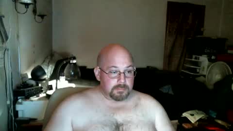 Snapshot of slavejim518 chatting on February 16, 2:40 am slavejim online show from February 16, 2:40 am
