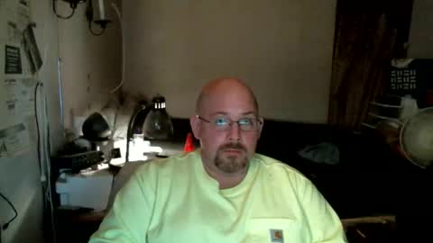 Snapshot of slavejim518 chatting on March 3, 1:45 am slavejim online show from March 3, 1:45 am
