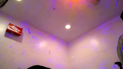 Sleazyycarlitx online show from November 17, 8:20 am