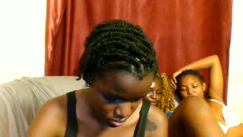 Snapshot of sleek_ass chatting on February 26, 5:07 pm sleek_ass online show from February 26, 5:07 pm