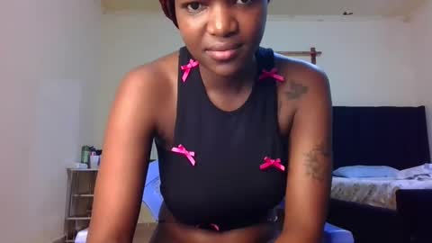 Snapshot of sleek_ass chatting on October 1, 7:14 am sleek_ass online show from October 1, 7:14 am