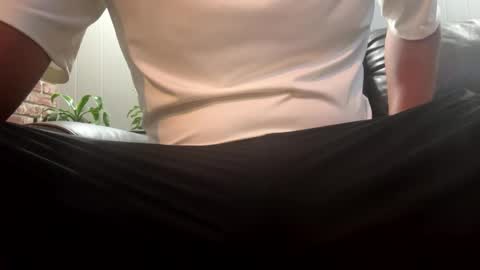 Snapshot of slick2285 chatting on September 15, 6:24 am slick2285 online show from September 15, 6:24 am