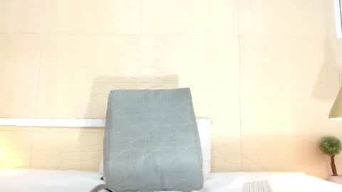 slim_chocobar18 online show from January 13, 2:21 pm