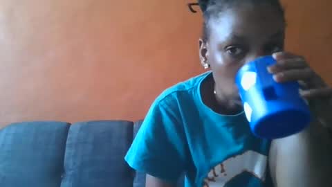 Snapshot of slim_girl01 chatting on June 22, 9:28 am slim_girl01 online show from June 22, 9:28 am