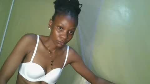 Snapshot of slim_girl01 chatting on July 4, 5:41 pm slim_girl01 online show from July 4, 5:41 pm