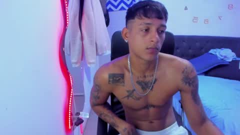 Snapshot of slim_master12 chatting on January 31, 5:30 am slim_master12 online show from January 31, 5:30 am