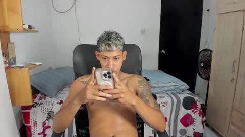 Snapshot of slim_master12 chatting on February 6, 11:21 am slim_master12 online show from February 6, 11:21 am