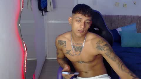Snapshot of slim_master12 chatting on March 6, 8:52 am slim_master12 online show from March 6, 8:52 am