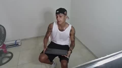 Snapshot of slim_master12 chatting on September 15, 6:35 am slim_master12 online show from September 15, 6:35 am