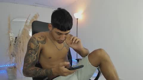 Snapshot of slim_master12 chatting on December 22, 10:51 pm slim_master12 online show from December 22, 10:51 pm