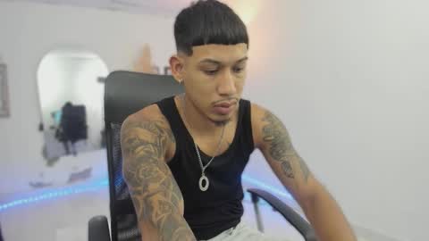 Snapshot of slim_master12 chatting on January 16, 11:42 pm slim_master12 online show from January 16, 11:42 pm