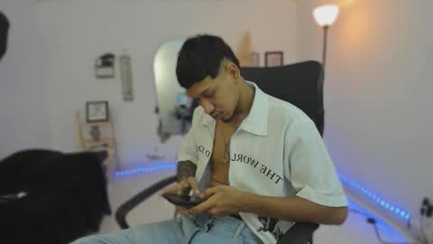 Snapshot of slim_master12 chatting on January 18, 2:59 am slim_master12 online show from January 18, 2:59 am