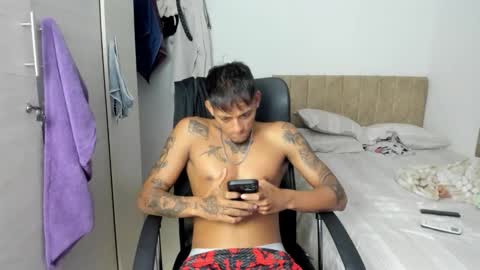 Snapshot of slim_master12 chatting on February 18, 9:11 pm slim_master12 online show from February 18, 9:11 pm