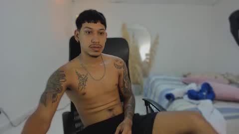 Snapshot of slim_master12 chatting on February 21, 8:43 pm slim_master12 online show from February 21, 8:43 pm