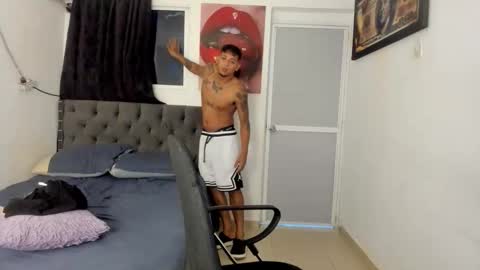 Snapshot of slim_master12 chatting on March 29, 2:22 am slim_master12 online show from March 29, 2:22 am