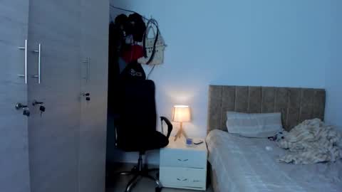 Snapshot of slim_master12 chatting on April 1, 11:13 pm slim_master12 online show from April 1, 11:13 pm