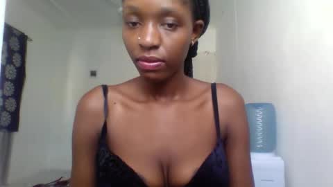 Snapshot of slimandthick1 chatting on April 21, 7:47 am slimandthick1 online show from April 21, 7:47 am