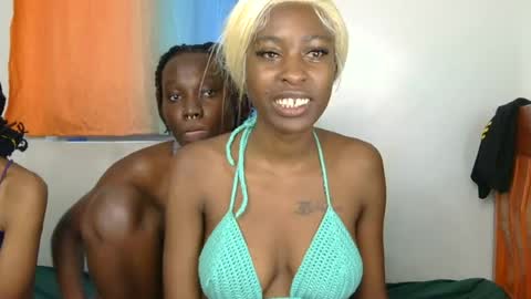 Snapshot of slimdoll2 chatting on June 19, 1:04 pm slimdoll2 online show from June 19, 1:04 pm