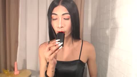 slimprettyjoira online show from May 16, 10:36 am