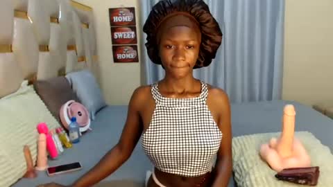 Snapshot of slimqueenbae chatting on July 18, 7:56 am slimqueenbae online show from July 18, 7:56 am