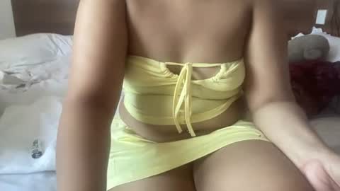 Snapshot of slimthickdesi chatting on June 24, 9:52 am slimthickdesi online show from June 24, 9:52 am