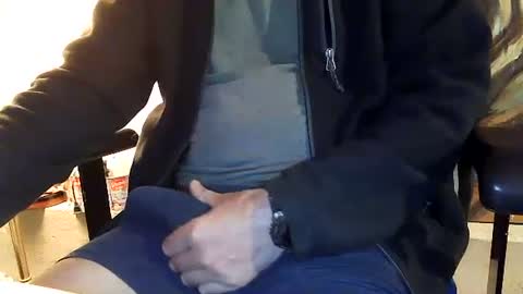 Snapshot of slogrow_uncut chatting on December 2, 5:04 pm SlowGrow Uncut online show from December 2, 5:04 pm