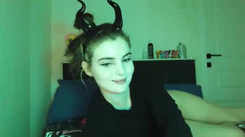 Snapshot of sloomonata chatting on October 27, 1:42 am sloomonata online show from October 27, 1:42 am