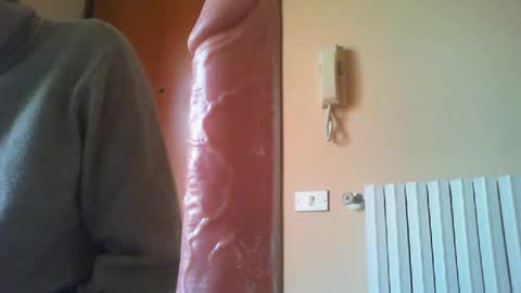 Snapshot of slut_eneemis_slave chatting on December 4, 9:40 am SluttySub online show from December 4, 9:40 am