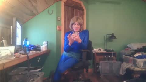 Snapshot of slutjennifertransxx chatting on October 4, 3:26 am slutjennifertransxx online show from October 4, 3:26 am