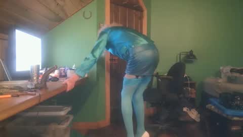 Snapshot of slutjennifertransxx chatting on October 12, 2:21 am slutjennifertransxx online show from October 12, 2:21 am