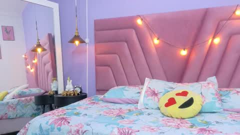 Snapshot of slutlittlecamila chatting on January 7, 2:47 am CAMILA online show from January 7, 2:47 am