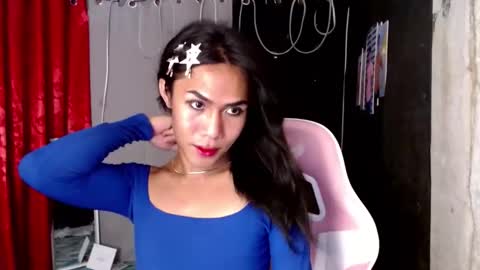 Snapshot of slutqueen_raz chatting on December 3, 1:21 pm Raz online show from December 3, 1:21 pm