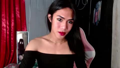Snapshot of slutqueen_raz chatting on December 9, 9:39 am Raz online show from December 9, 9:39 am