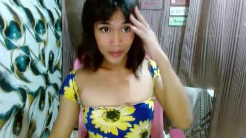 Snapshot of slutqueen_raz chatting on May 28, 7:11 pm Raz online show from May 28, 7:11 pm
