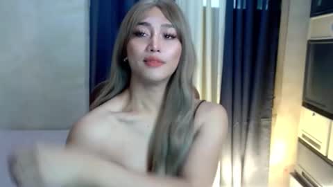 Snapshot of slutty_yesha chatting on December 18, 2:17 am Slutty yesha online show from December 18, 2:17 am