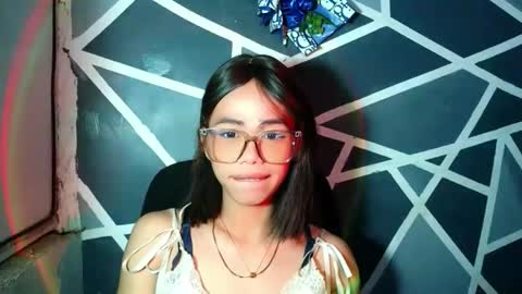 sluttypatotie online show from April 26, 7:55 pm