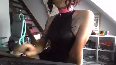 sluttytoy83 online show from June 3, 4:01 pm