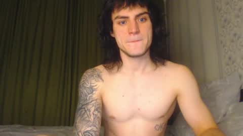 Snapshot of sly_gus chatting on October 22, 10:09 pm Gus online show from October 22, 10:09 pm