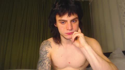 Snapshot of sly_gus chatting on October 26, 8:26 pm Gus online show from October 26, 8:26 pm