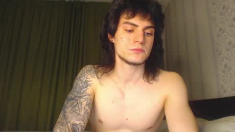 Snapshot of sly_gus chatting on October 31, 5:03 pm Gus online show from October 31, 5:03 pm