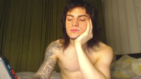 Snapshot of sly_gus chatting on November 4, 2:27 pm Gus online show from November 4, 2:27 pm