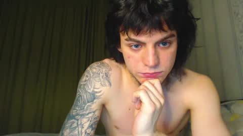 Snapshot of sly_gus chatting on November 8, 2:50 pm Gus online show from November 8, 2:50 pm