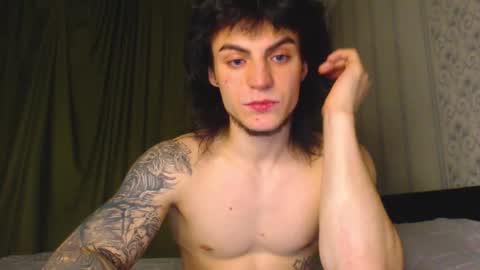 Snapshot of sly_gus chatting on November 11, 6:08 pm Gus online show from November 11, 6:08 pm