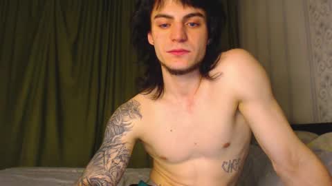 Snapshot of sly_gus chatting on November 14, 4:28 pm Gus online show from November 14, 4:28 pm