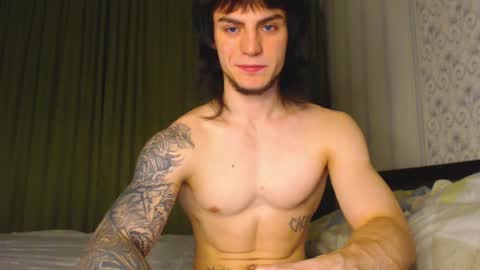 Snapshot of sly_gus chatting on November 19, 1:44 pm Gus online show from November 19, 1:44 pm