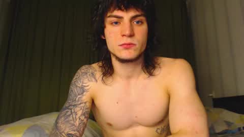 Snapshot of sly_gus chatting on November 20, 5:01 pm Gus online show from November 20, 5:01 pm