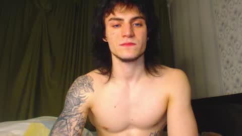 Snapshot of sly_gus chatting on November 23, 6:19 pm Gus online show from November 23, 6:19 pm