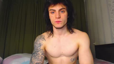 Snapshot of sly_gus chatting on November 24, 4:07 pm Gus online show from November 24, 4:07 pm